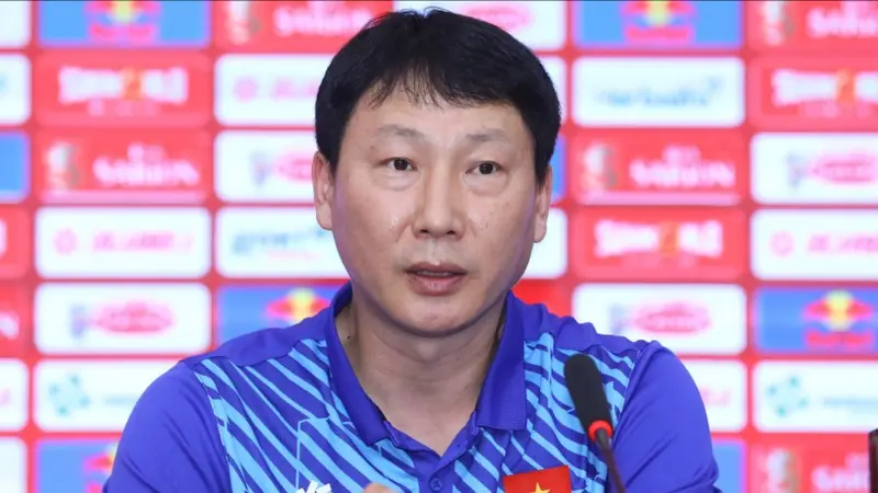 HLV Kim Sang Sik vẫn bất bại với bóng đá trẻ